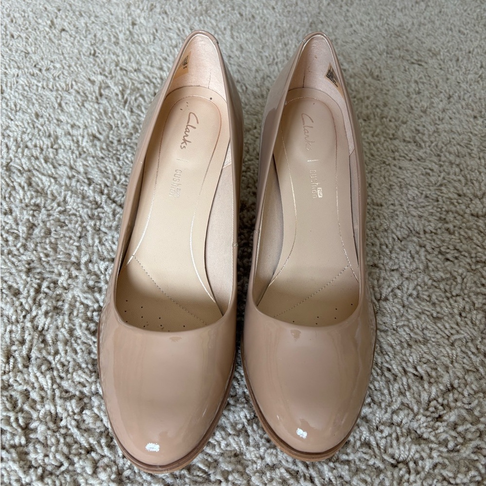 Clarks Women's Nude Patent Heels - Picture 2 of 5